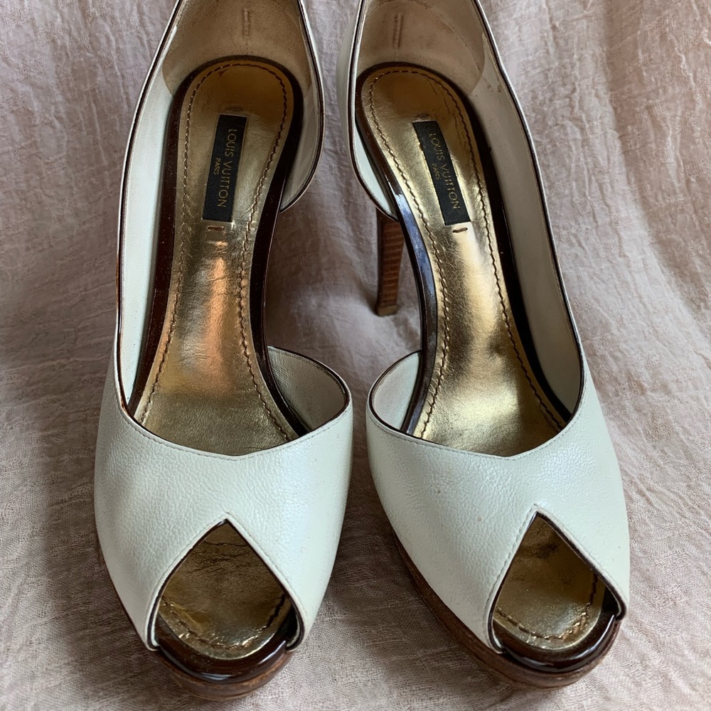 Louis Vuitton white leather shoes with 4” heels